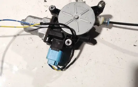 Honda FR-V Front door window regulator motor 707110