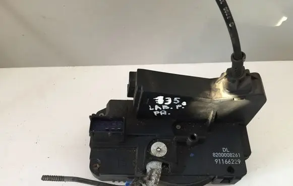 Renault Trafic II (X83) Front door lock 8200008261