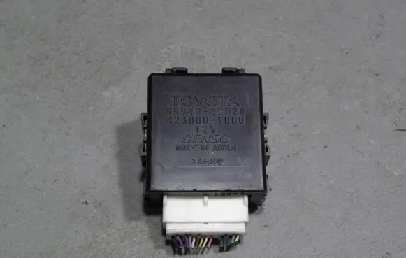 Toyota RAV 4 (XA30) Window wiper relay 8594042020