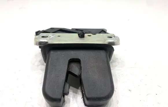 Volkswagen PASSAT B7 Tailgate exterior lock 4F5827505D