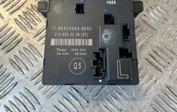 Mercedes-Benz CLS C219 Door control unit/module 2198200226 00005031
