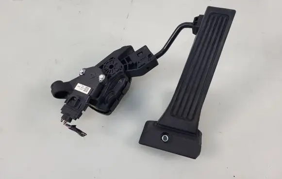 KIA Carens III Accelerator throttle pedal 35190-4X700