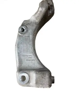 Engine mounting bracket
