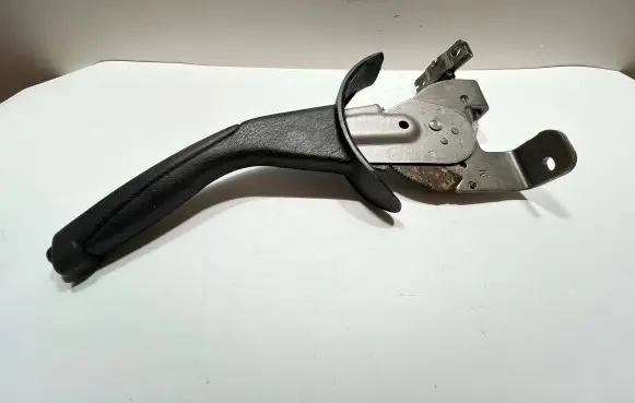 Mitsubishi Carisma Handbrake/parking brake lever assembly MR740604