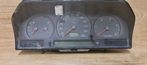 Volvo S70 V70 V70 XC Speedometer (instrument cluster) 9472523