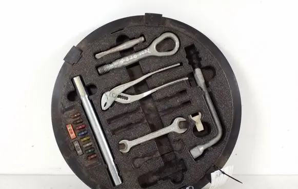 Mercedes-Benz S W220 Tool set A2205800005
