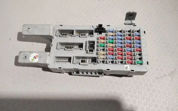 Hyundai Santa Fe Fuse module 919502B401 1010604003 284011006140848