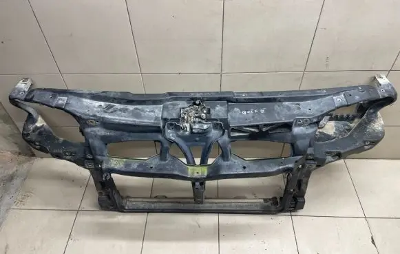 Volkswagen Golf IV Radiator support slam panel