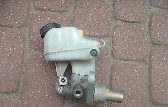 Opel Insignia A Master brake cylinder 41550110