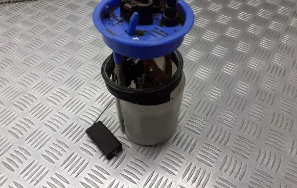 Skoda Fabia Mk1 (6Y) Mechanical fuel pump 6R0919051G
