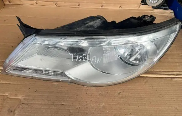 Volkswagen Tiguan Headlight/headlamp 5N1941031AB