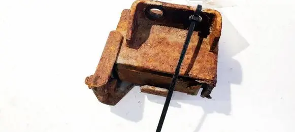 Mitsubishi Outlander Engine mount bracket 