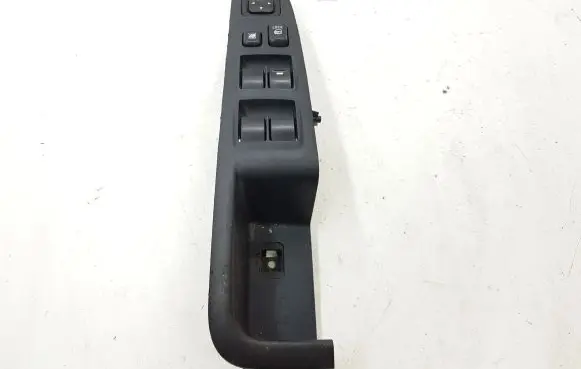 Mitsubishi Outlander Electric window control switch 8608A147