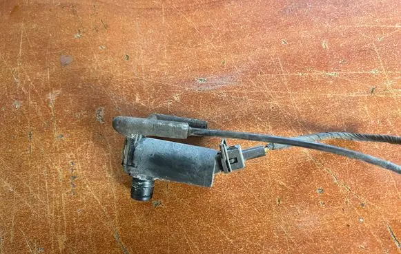 Ford Mondeo MK II Windscreen/windshield washer pump 93BB17K624BA