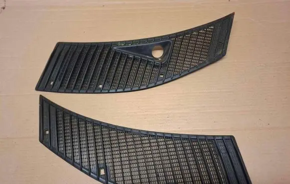 Mercedes-Benz W123 Wiper trim 1238360165 1238360565