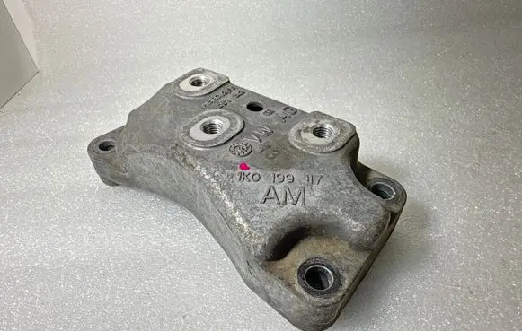 Volkswagen PASSAT B7 Gearbox mounting bracket 1K0199117 1K0199117AM
