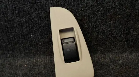 Toyota Avensis T250 Electric window control switch 7427205020
