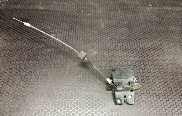 Mercedes-Benz C W203 Loading door lock A1717500085 A1717500185