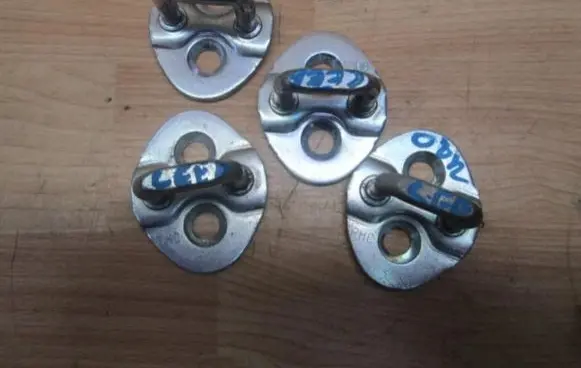KIA Ceed Front door lock loop/hook striker 