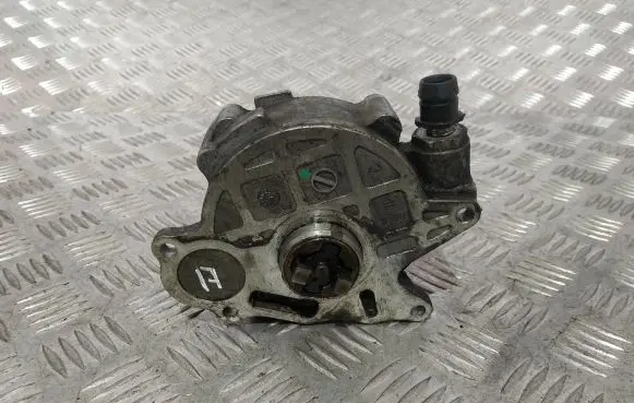 Volkswagen PASSAT B6 Vacuum pump 03L145100