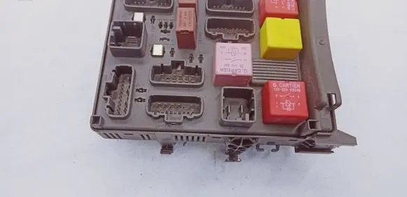 Renault Espace - Grand espace IV Fuse module 8200004201E 518837018 8200283815