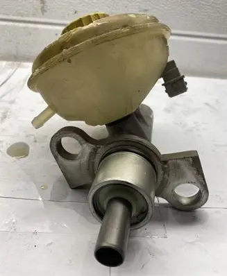 Audi A4 S4 B5 8D Master brake cylinder 8D0611301