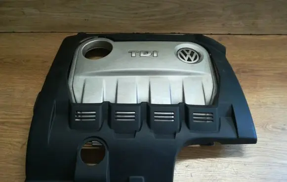 Volkswagen PASSAT B6 Engine cover (trim) 03G103967A