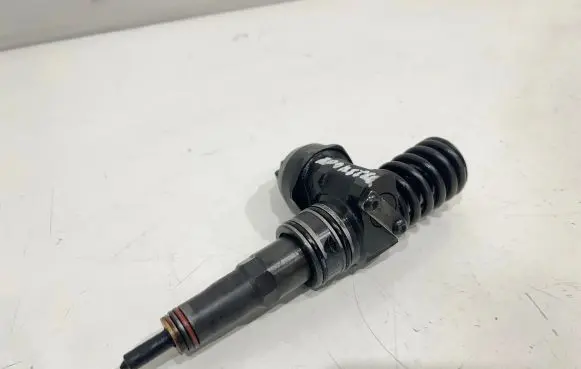 Skoda Roomster (5J) Fuel injector 038130073BP