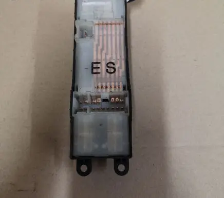 Nissan X-Trail T30 Electric window control switch