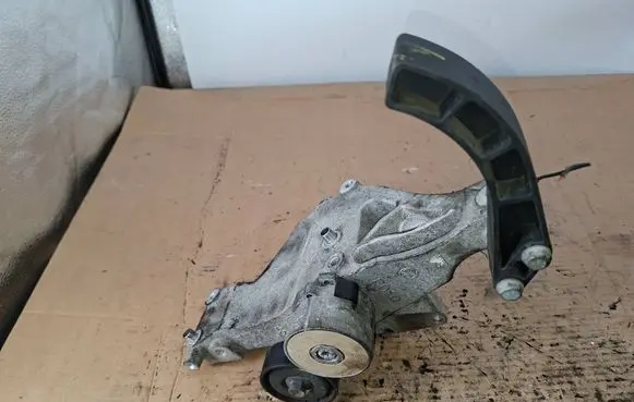 Alfa Romeo Giulietta Generator/alternator bracket 3071419