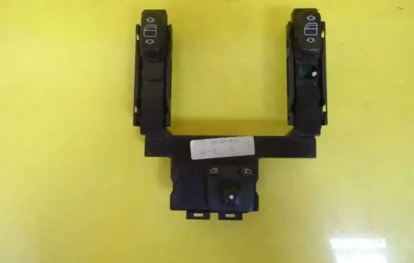 Mercedes-Benz C W202 Electric window control switch 2028211951