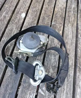 Volkswagen Golf IV Front seatbelt