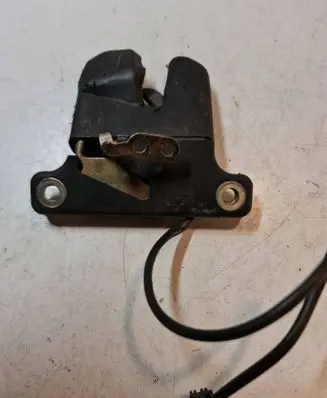 Audi A6 S6 C4 4A Tailgate/trunk/boot lock/catch/latch 4B5827505B