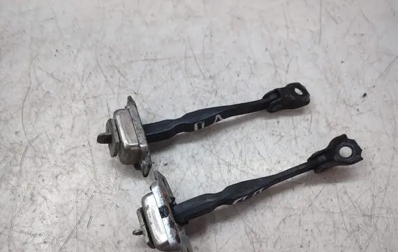 Nissan X-Trail T32 Front door check strap stopper 