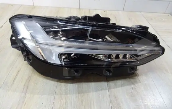 Volvo S90, V90 Headlight/headlamp 32228317