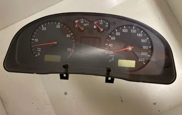 Volkswagen PASSAT B5 Speedometer (instrument cluster) 09051940090