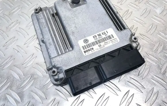 Volkswagen Touareg I Engine control unit/module 070906016D 0281010736