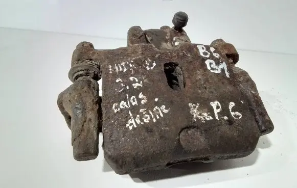 Mitsubishi Pajero Rear brake caliper