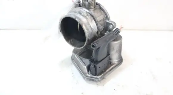 BMW 1 E81 E87 Throttle body valve 