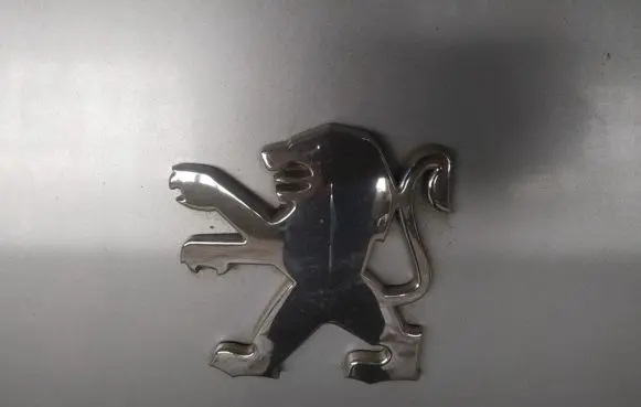 Manufacturer badge logo/emblem