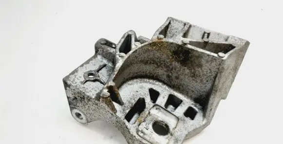 Volvo V70 Engine mounting bracket 31401633