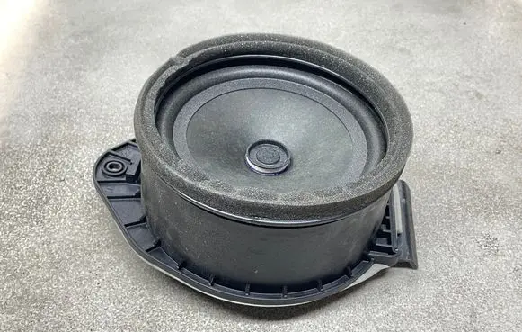 Opel Zafira C Front door speaker 20906257