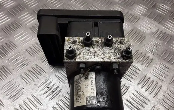 Volkswagen Golf IV ABS Pump 1C0907379L 10096003343 1J0614117G