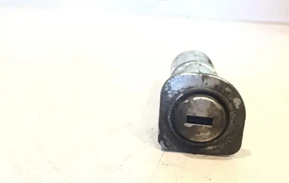 Alfa Romeo 159 Front door lock (next to the handle) A602