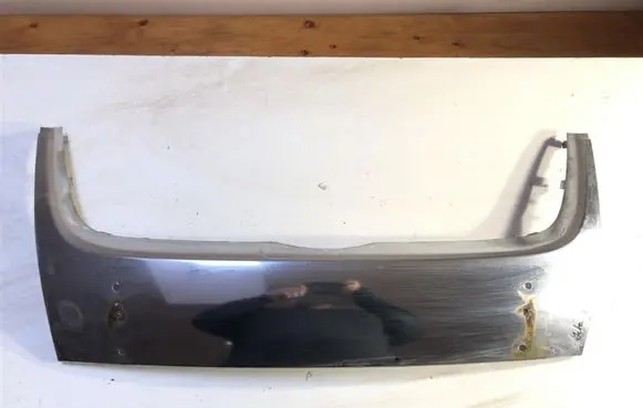 Volkswagen Jetta V Front bumper upper radiator grill 1K5853651