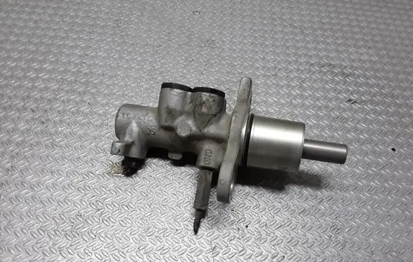 Master brake cylinder