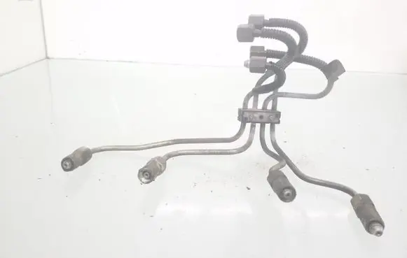 Mazda 323 F Fuel injector supply line/pipe 