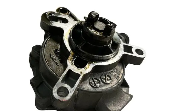 Volvo V40 Vacuum pump 31316688 17V440568017