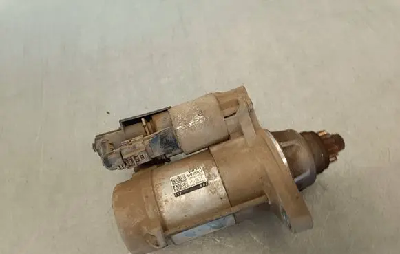 Volkswagen PASSAT B8 Starter motor 0AM911023J 4380000221