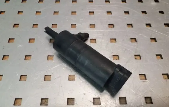 Chrysler Grand Voyager IV Windscreen/windshield washer pump